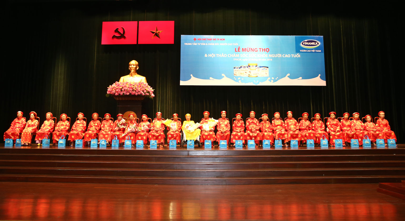 [-]“Lễ[-]mừng[-]thọ[-]và[-]chăm[-]sóc[-]sức[-]khỏe[-]cho[-]người[-]cao[-]tuổi”